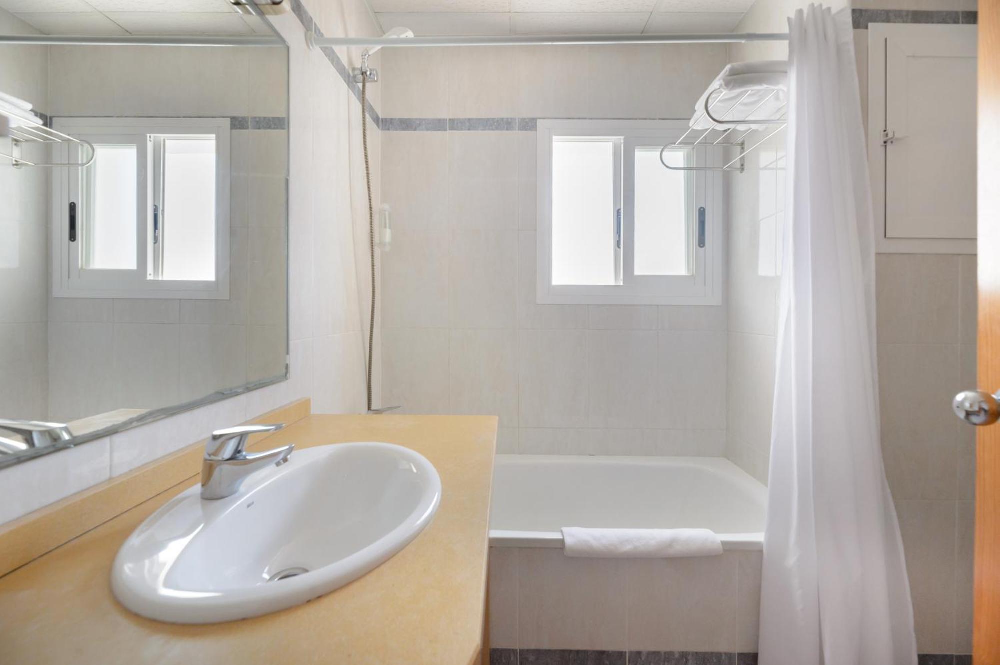 Aparthotel Vibra Sanan - Adults Only San Antonio  Exteriör bild